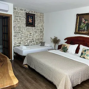 Omer The Ottoman House Bed and breakfast Berat